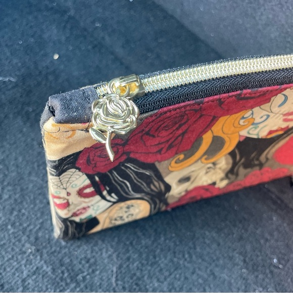 Pencil or cosmetic pouch, size of pouch 8 1/2 by 5in, black lining, handmade - Picture 3 of 5